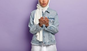 Yuk Diamalkan, Begini Doa Keluar Rumah Berikut Manfaatnya