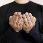 Bacaan Doa Qunut Subuh dan Keutamaan Mengamalkannya