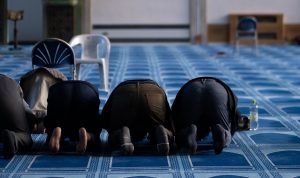Berikut Tata Cara Sholat Tarawih 11 Rakaat Beserta Niatnya