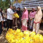 Gubernur Lampung Salurkan Bansos 100 Paket Sembako Kepada Masyarakat Tidak Mampu di Negeri Olok Gading