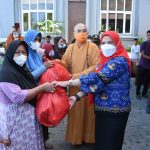 Pemkot Bersama yayasan budhayyana vidyalaya Bagikan Sembako Untuk Masyarakat