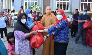 Pemkot Bersama yayasan budhayyana vidyalaya Bagikan Sembako Untuk Masyarakat