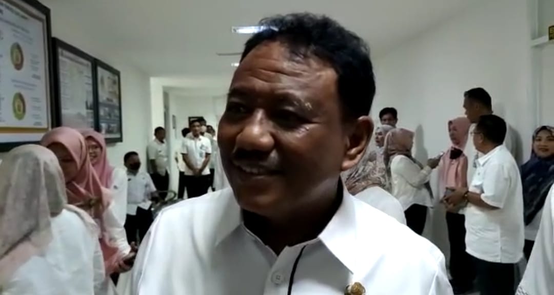 Pj. Sekda Bandar Lampung, Khaidarmansyah saat melakukan Sidak di Gedung Pelayanan Satu Atap || Foto: 5W1HINDONESIA.ID