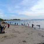 Wisata Pantai TISKA ramai dikunjungi oleh masyarakat dalam dan luar kota || Foto: 5W1HINDONESIA.ID