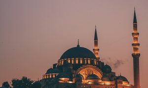 6 Keistimewaan Malam Lailatul Qadar, Sudahkah Muslim Tahu?