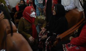 Buka Bimbingan Manasik Haji, Eva Dwiana Imbau Untuk Saling Menjaga Antar Jamaah