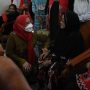 Eva Dwiana menyambangi Jemaah Haji pada kegiatan bimbingan manasik haji || Foto: Dokumentasi Prokopim Bandar Lampung || 5W1HINDONESIA.ID