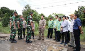 Jadi Prioritas Perbaikan, Gubernur Lampung Tinjau Jalan Rusak di Rumbia