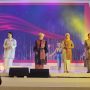 Ketua Dekranasda Provinsi Lampung, Riana Sari Arinal, mendapat kehormatan mengikuti fashion show mengenakan wastra Lampung (tapis) || Foto: Dinas Kominfotik Provinsi Lampung