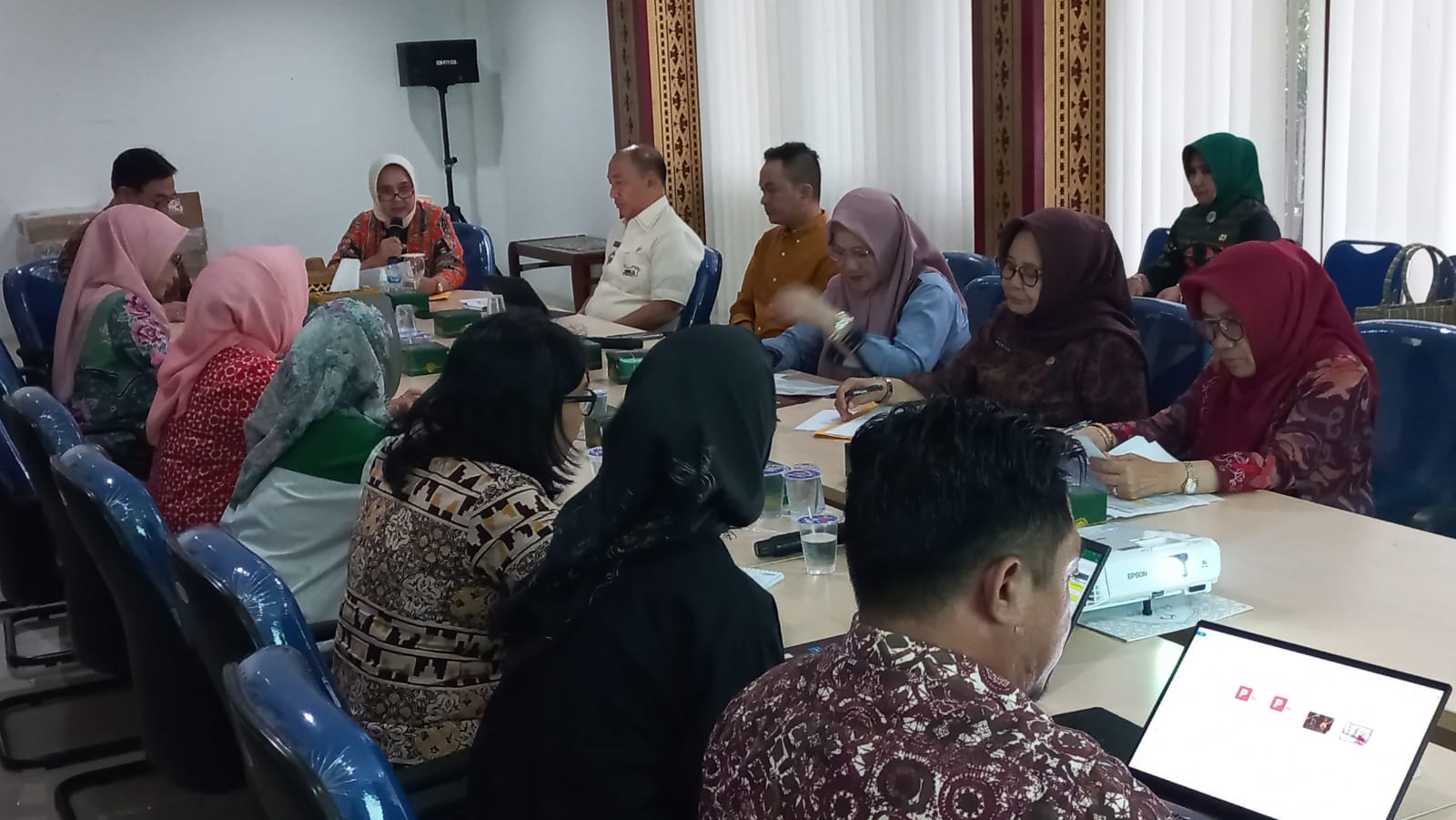 Ketua Dekranasda Provinsi Lampung Riana Sari Arinal memimpin langsung rapat persiapan pelaksanaan Lampung Craft 2023 || Foto: Adpim Pemprov Lampung