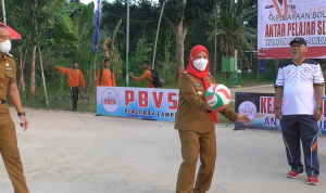 Walikota Eva Dwiana Buka Kejuaraan Voli Walikota CUP