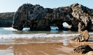 Pantai Karang Bolong Anyer: Harga Tiket, Lokasi, & Wisatanya