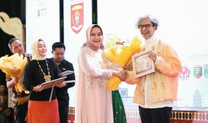 Meriahkan Lampung Craft, Ketua Dekranasda Lampung Gandeng Perancang Busana Nasional Didiet Maulana