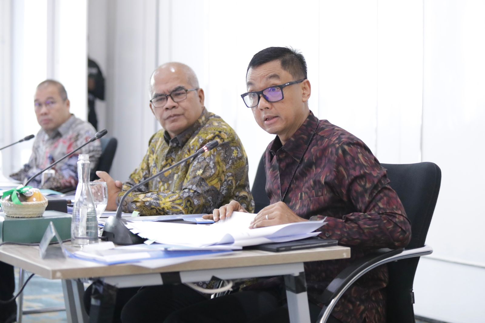 Direktur Utama PLN, Darmawan Prasodjo (kanan) dan Komisaris Utama PLN, Amien Sunaryadi (kiri) saat menghadirI RUPS PLN, Rabu (7/6/2023) || Foto: Dok. PLN