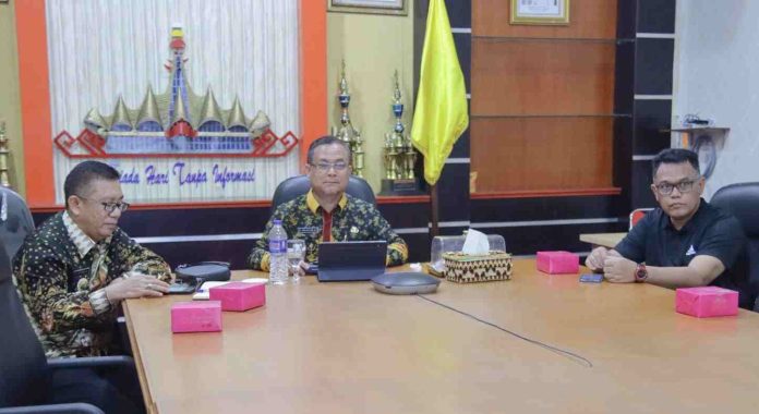 Pemprov Lampung diwakili oleh Asisten Administrasi Umum, Senen Mustakim, mengikuti Sosialisasi Penyelenggaraan Askompsi Digital Leadership Government Award (ADLGA) 2023 || Foto: Dinas Kominfotik Provinsi Lampung
