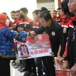 Walikota Eva Dwiana Berikan Tali Asih Untuk Atlet dan Pelatih yang Berlaga di Porprov
