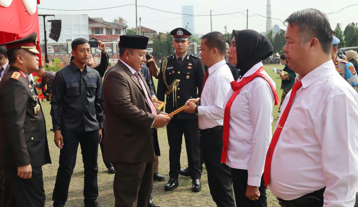 Gubernur Lampung Arinal Djunaidi menghadiri upacara peringatan Hari Bhayangkara ke-77 di Lapangan Korpri, Kantor Pemerintah Provinsi Lampung || Foto: Adpim Pemprov Lampung