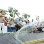 Gubernur Lampung Arinal Djunaidi melakukan Panen Perdana Pilot Project Budidaya Udang Vaname Air Tawar, di PKK Agropark Lampung, Lampung Selatan || Foto: Adpim Pemprov Lampung