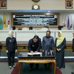 Gubernur Arinal dan Ketua DPRD Mingrum Gumay Tandatangani Raperda Pertanggungjawaban APBD 2022