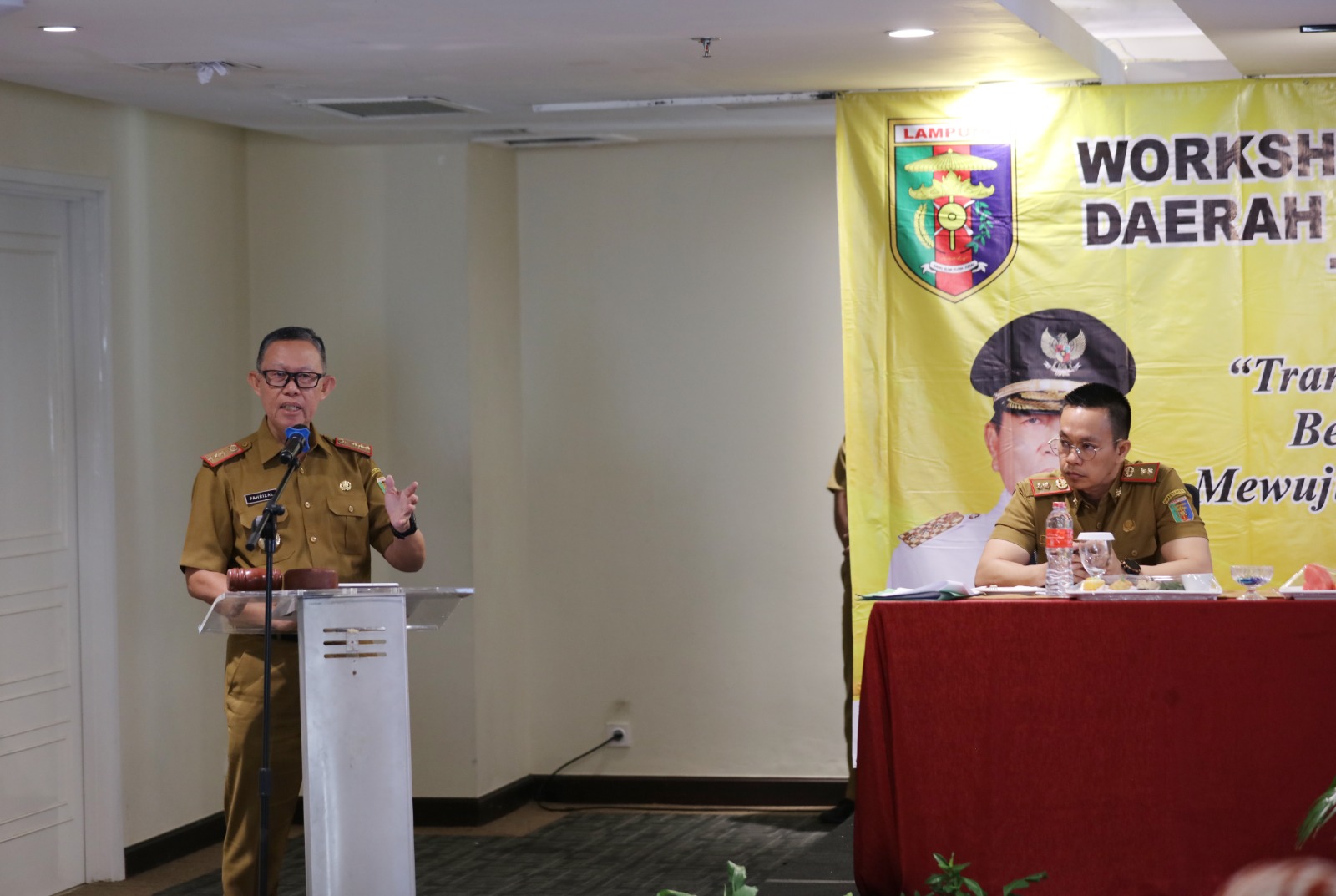 Sekretaris Daerah Fahrizal Darminto, membuka Workshop Pegiat Literasi Daerah Provinsi Lampung Tahun 2023 di Ruang Krui, Swiss-Belhotel Bandar Lampung || Foto: Adpim Pemprov Lampung