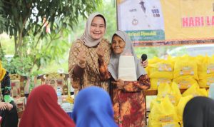 Peringati Hari Lanjut Usia Nasional, Ketua LKKS Lampung Bagikan Sembako di Tegineneng