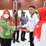 Walikota Eva Dwiana Serahkan 304 SK PPPK Guru
