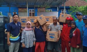 AQUA Pabrik Tanggamus Salurkan Bantuan Kepada Korban Banjir di Kabupaten Tanggamus