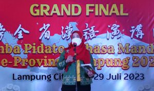 Hadir Pada Grand Final Lomba Bahasa Mandarin, Walikota Eva Dwiana Berikan Tambahan Hadiah Sepeda