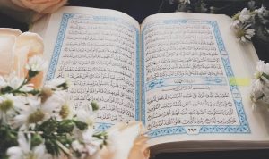 7 Adab Membaca Al-Qur’an yang Wajib Dipahami Umat Muslim