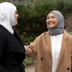 6 Keutamaan Mengucapkan Salam, Muslim Wajib Tahu!