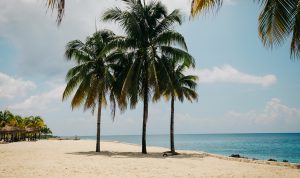 Tiket Masuk Pantai Carita, Jam Buka, dan Pesona Wisatanya