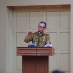 Sekdaprov Lampung Fahrizal Darminto saat membuka Rapat Koordinasi Program Tematik Sektor Pertanahan dan Penandatanganan Komitmen Percepatan Sertifikat Aset Pemerintah Daerah Se-Wilayah Lampung Tahun 2023 || Foto: Adpim Pemprov Lampung
