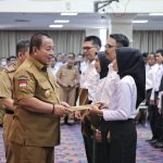 Gubernur Lampung Serahkan Petikan SK Pengangkatan PPPK Jabatan Fungsional Guru dan Jabatan Fungsional
