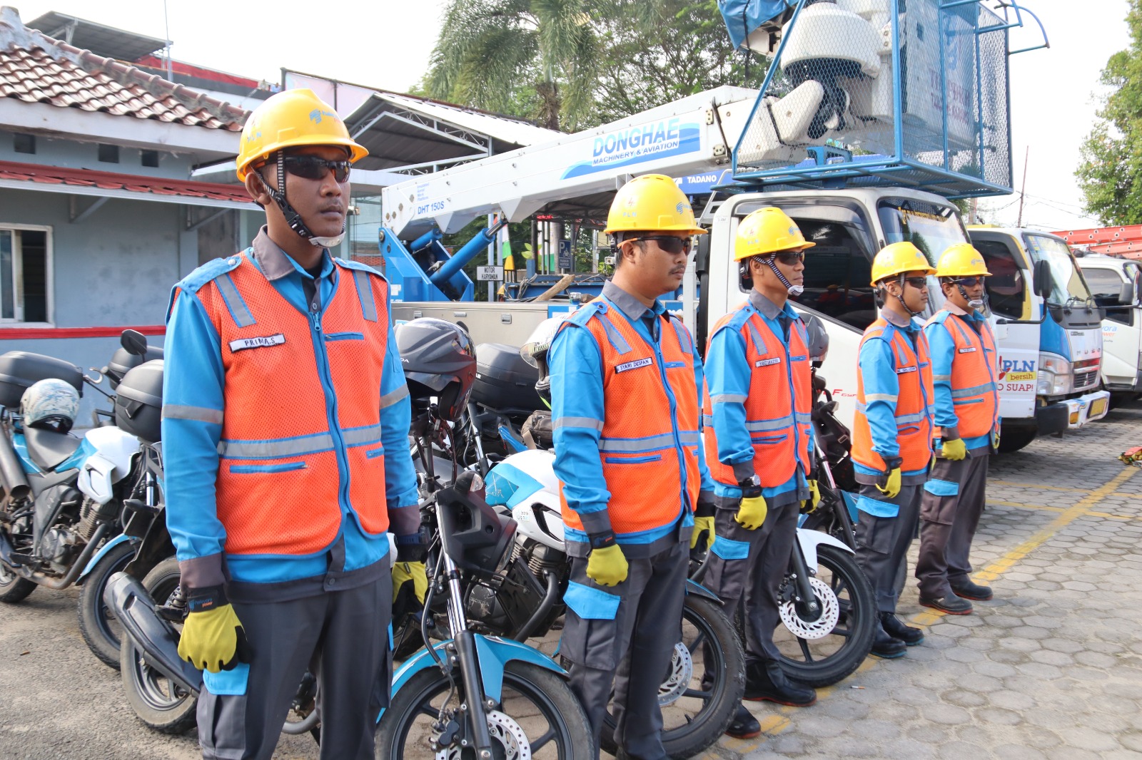 Kesiagaan petugas PLN dalam kesiapan kelistrikan untuk HUT RI ke-78 || Foto: Dok. PLN