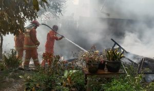 Gara-gara Cas HP, 1 Rumah Terbakar