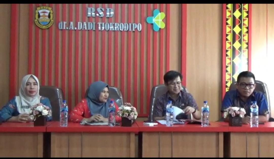 Dinas PPPA lakukan konferensi pers terkait dengan temuan bayi dalam kardus || Foto: Istimewa