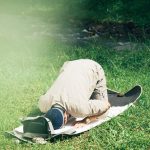 5 Keutamaan Sujud Tilawah dan Tata Cara Melakukannya