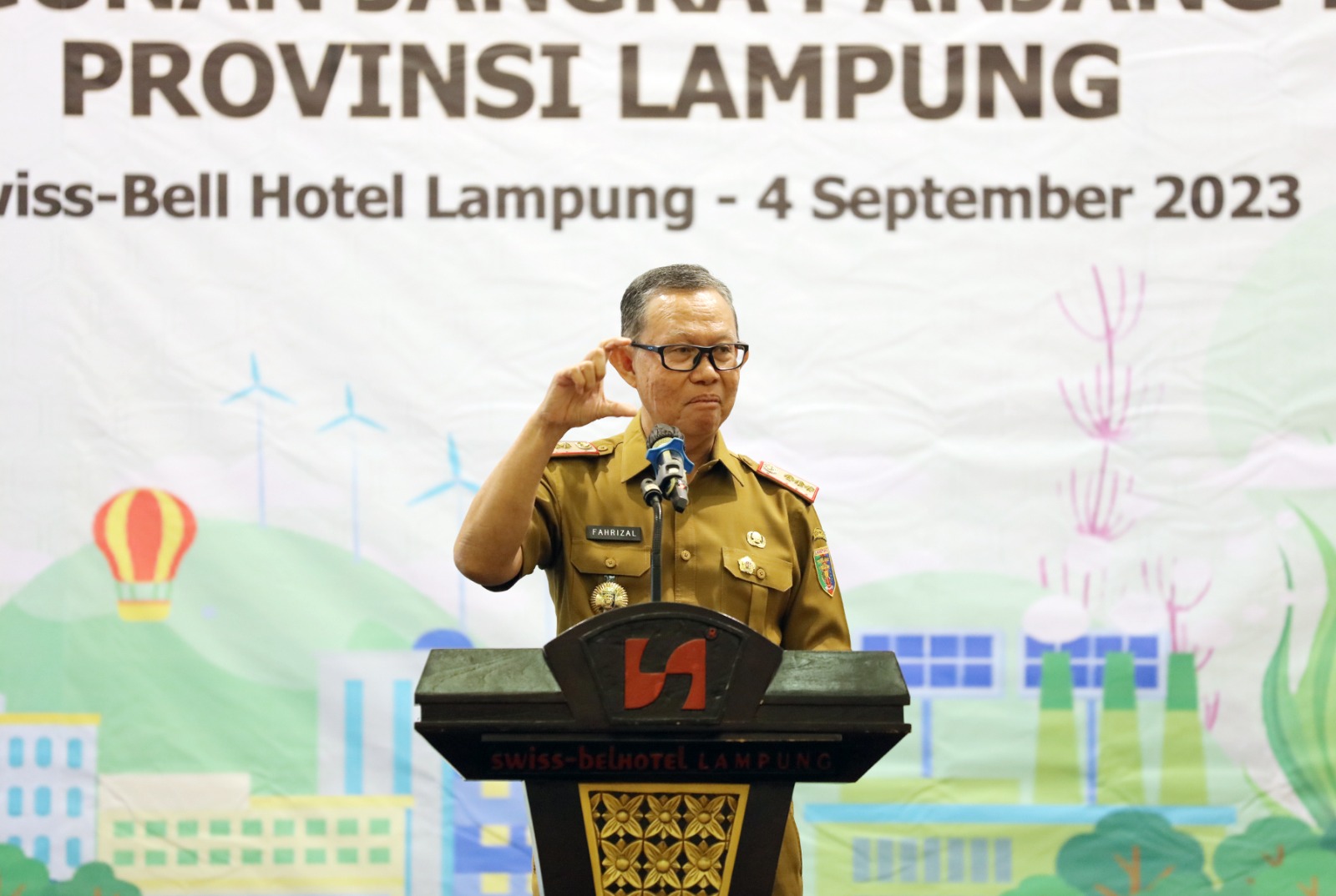 Sekdaprov Lampung Fahrizal Darminto, membuka Konsultasi Pelayanan Publik (Uji Publik II) dan Rekomendasi Pencapaian Tujuan Pembangunan Berkelanjutan (TPB) KLHS RPJPD Provinsi Lampung Tahun 2025-2045 || Foto: Adpim Pemprov Lampung