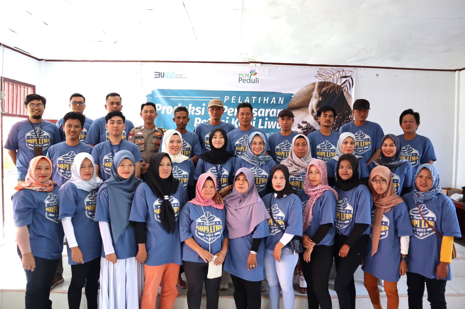 Sebanyak 25 petani kopi di Lampung Barat diberikan Pelatihan Produksi dan Pemasaran oleh PLN UID Lampung melalui Program Tanggung Jawab Sosial dan Lingkungan (TJSL) || Foto: Dok. PLN UID Lampung