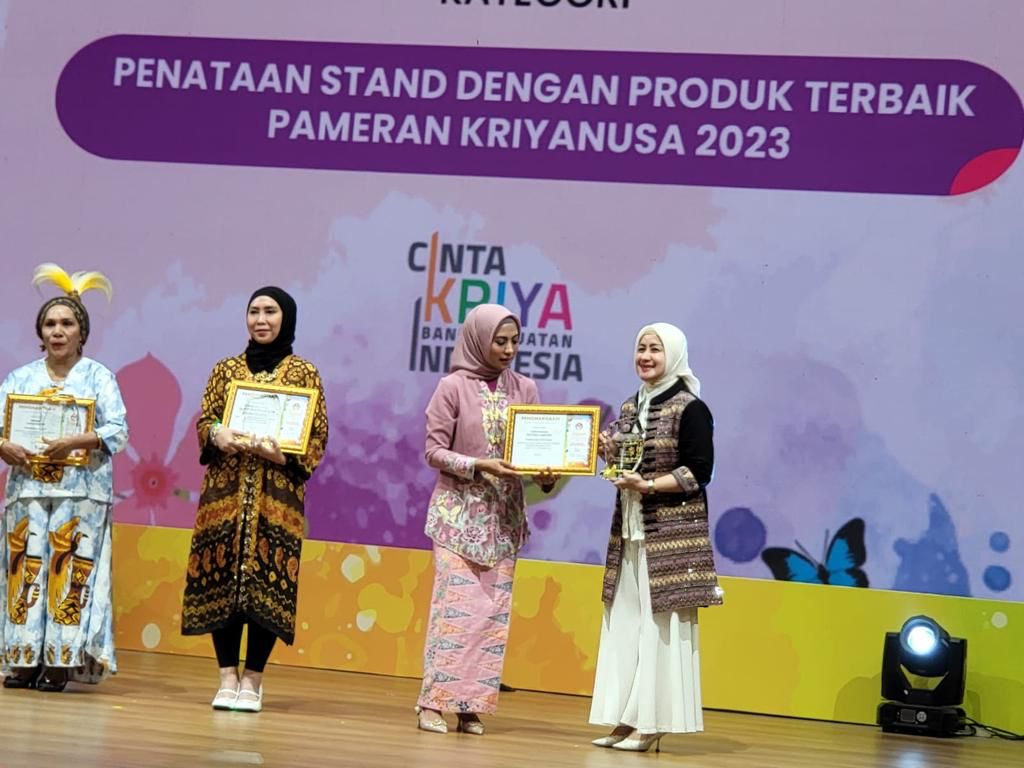 Provinsi Lampung meraih juara 1 penataan stan dengan produk terbaik Pameran Kriya Nusa 2023 || Foto: Adpim Pemprov Lampung