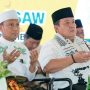 Ustaz Das'ad Latif saat diundang mengisi tausyiah dalam Acara Pengajian Akbar dalam Rangka Maulid Nabi Muhammad SAW Tahun 1445 H, duduk bersama Gubernur Lampung Arinal Djunaidi || Foto: Adpim Pemprov Lampung