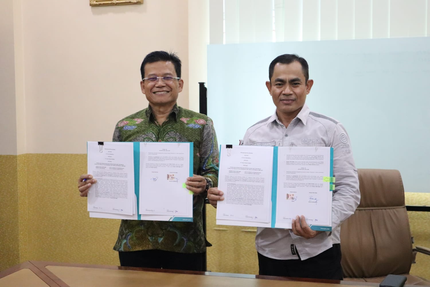 PT PLN (Persero) UID Lampung berkolaborasi bersama PT Haleyora Power melaksanakan penandatanganan kontrak program pengelolaan dan pendataan aset distribusi || Foto: Dok. PLN UID Lampung