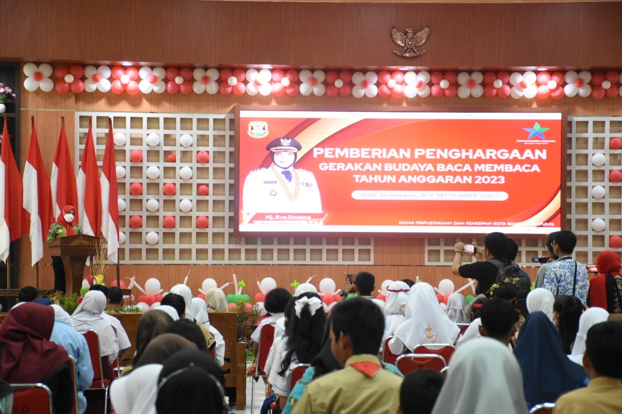 Eva Dwiana memberikan sambutan pada kegiatan Lomba pidato Bahasa Lampung || Foto: Istimewa