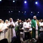 Walikota Eva Dwiana bersama keluarga ikut serta bersholawat bersama "Lampung Bersholawat" Bersama Habib Syech Abdul Qodir Assegaf || Foto: Istimewa