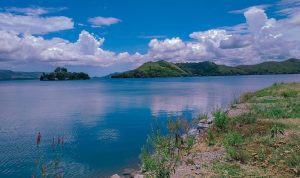 Harga Tiket Danau Sentani, Rute, dan Daya Tarik Wisatanya