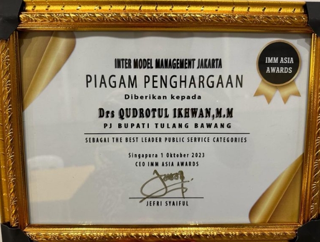Drs Qudrotul Ikhwan MM, Penjabat Bupati Tulangbawang meraih penghargaan prestisius dalam acara IMM (Internasional Model Management) Asia Awards 2023 || Foto: Dinas Kominfotik Provinsi Lampung