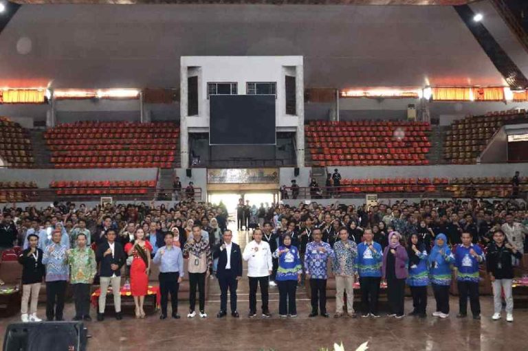 PT PLN (Persero) UID Lampung menjadi narasumber pada Seminar Nasional Electrical Engineering in Action 2023 yang digagas Himpunan Mahasiswa Teknik Elektro (Himatro) Unila || Foto: PLN UID Lampung