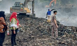 Walikota Eva Dwiana Tinjau Lokasi Kebakaran TPA Bakung