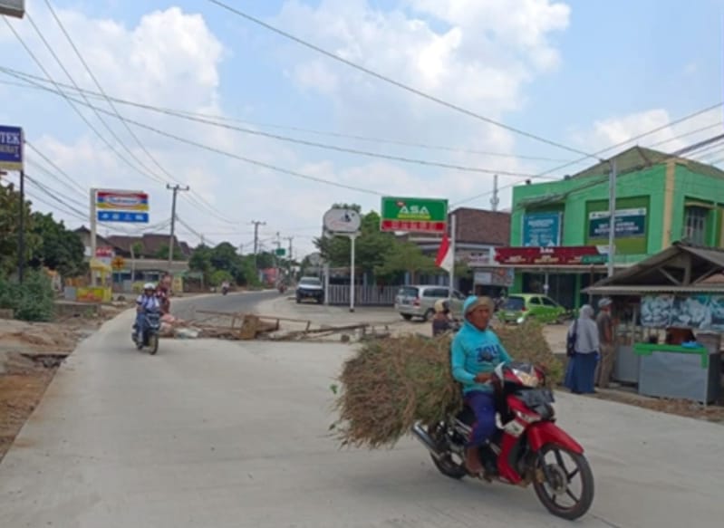 Pengguna jalan maupun masyarakat yang saat ini mulai menikmati kondisi jalan bagus setelah dilaksanakan perbaikan oleh Pemkot Kota Metro