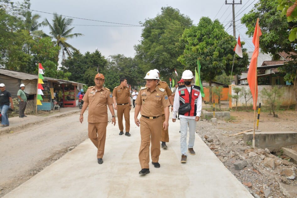 Wali Kota Metro, Wahdi melaksanakan peninjauan dan evaluasi terhadap pembangunan dua ruas jalan yaitu Jalan Hasanudin dan Jalan Dr. Sutomo || Foto: Istimewa